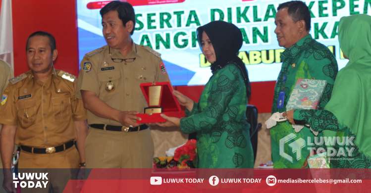 Foto Bupati dan Wabup, menerima rombongan peserta Benchmarking Diklat Kepemimpinan Tingkat IV, Angkatan ke IX Kabupaten Gorontalo, Selasa (23/7/2019).