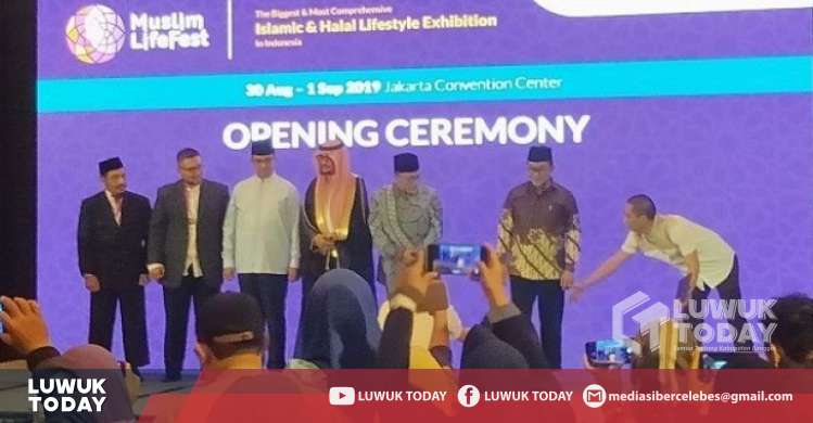 Foto Anis Baswedan resmi membuka  Muslim Lifestyle Festival. 