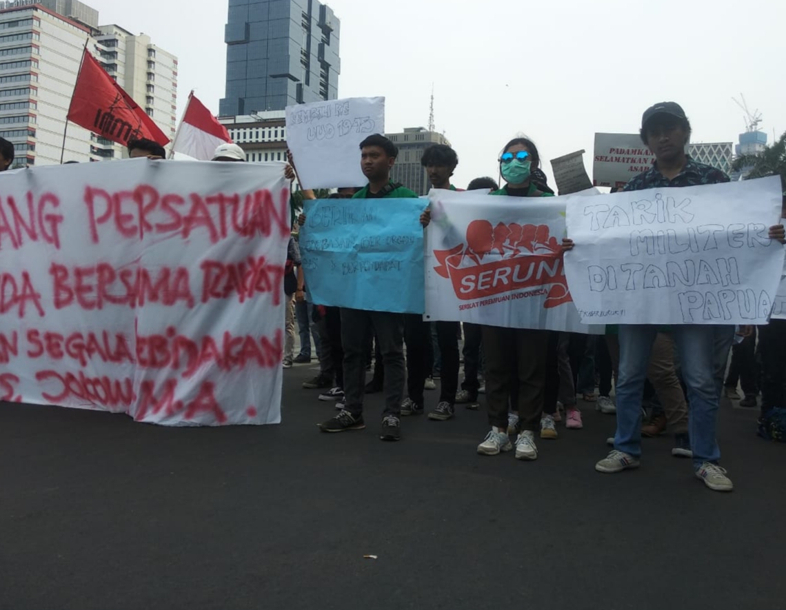 foto Dalam rangka memperingati hari Sumpah Pemuda, puluhan mahasiswa gelar aksi demo.