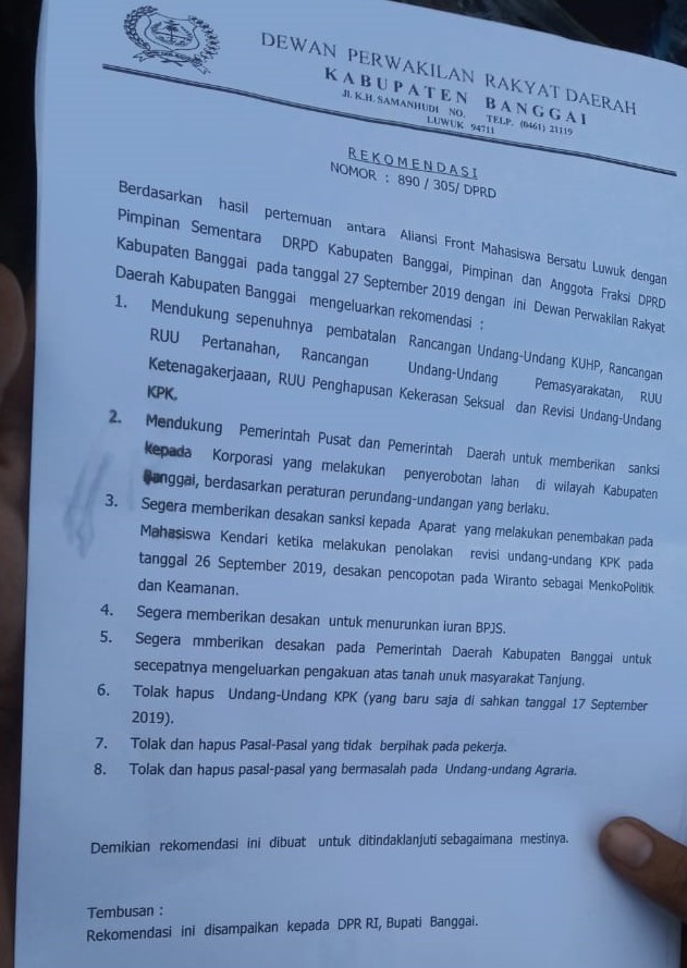 Foto Isi delapan tuntutan mahasiswa se Kabupaten Banggai yang ditandatangani 5 fraksi DPRD Banggai, Senin (30/9/2019).