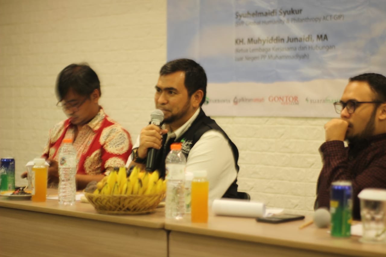 Foto  Syuhelmaidi Syukur (tengah), Bantu Pengungsi Muslim Uighur, ACT: Ini Masalah Kemanusiaan.