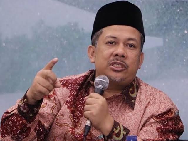 Foto Fahri Hamzah, mendesak pihak intelejen harus menganalisa kejadian atas bentrok antara demonstran / sumber foto: tagar