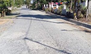 Foto IMKBNS), meminta Pemerintah Daerah (Pemda) Kabupaten Banggai untuk segera memperbaiki kerusakan jalan yang ada di Wilayah kecamatan Bunta, Kecamatan Nuhon, dan Kecamatan Simpang raya. Sabtu (7/12/19).