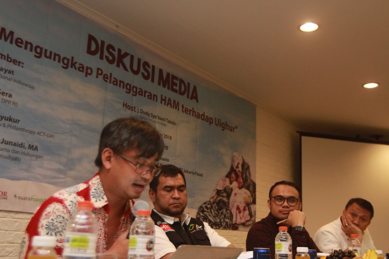 Foto Papang dalam diskusi “Mengungkap Pelanggaran HAM terhadap Muslim Uighur” yang digelar Forum Jurnalis Muslim (FORJIM) di Jakarta, Jumat sore 20 Desember 2019.
