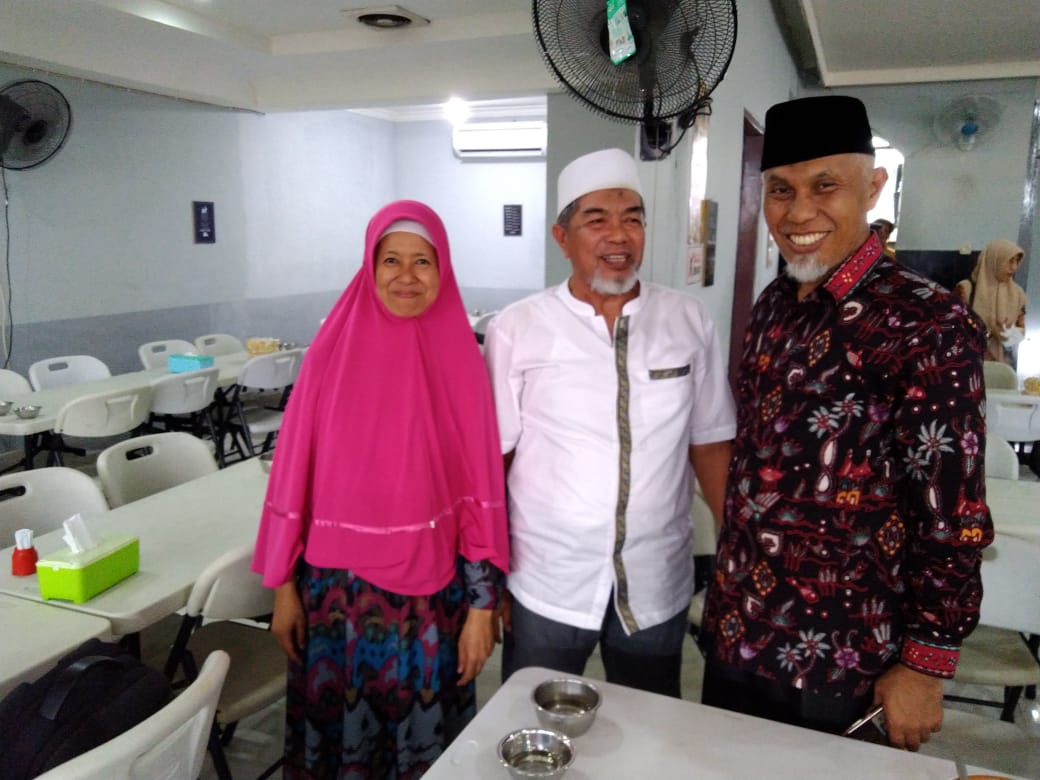 Foto Walikota Padang Buya Mahyedi Ansarullah (kopiah hitam) 