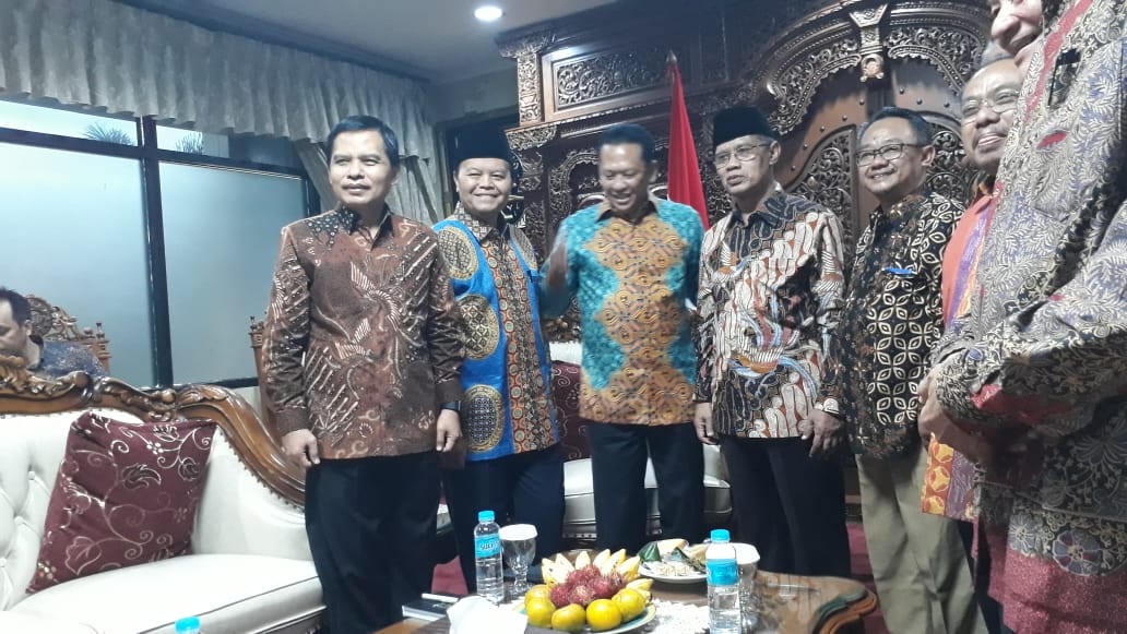 Foto Soal amandemen UUD 1945, Pimpinan MPR menggelar silaturahmi dengan Pengurus Pimpinan Pusat Muhammadiyah di Gedung Dakwah Muhammadiyah, Menteng, Jakarta, Senin (16/12/19).