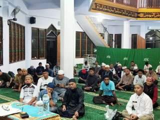 Foto Ormas Islam Banggai, Sulawesi Tengah (Sulteng) menggelar acara kajian penghujung tahun 2019 di Masjid Baitul Aziz Lapangan Alun Alun, Kelurahan Karaton, Kecamatan Luwuk, pada (31/12/2019)