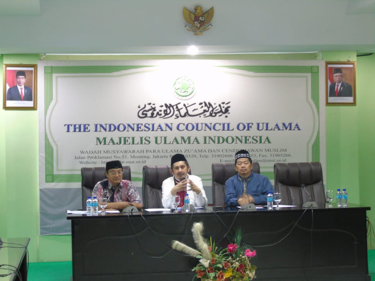 Foto: Ketua Panitia Kongres Umat Islam Indonesia (KUII) ke-7 KH. Muhammad Zaitun Rasmin (tengah), membahas Ragam Persoalan Umat Islam Indonesia