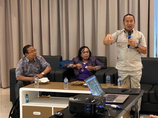 Foto Wakil Bupati Banggai H. Mustar Labolo didampingi ibu Margianti Rektor Universitas Gunadarma, pada kunjungan di Kawasan Hijau Techno Park Garden, Cianjur, Kecamatan Mandey, Provinsi Jawa Barat, Selasa (25/2/2020). Foto : Diskominfo Banggai
