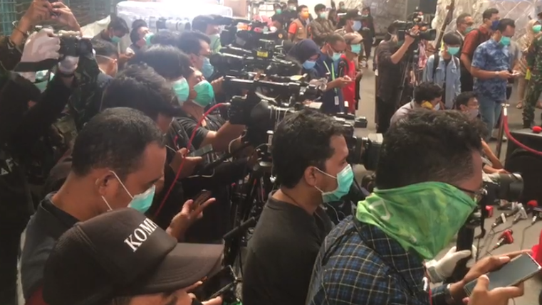 Foto Konferensi Pers Penyerahan Bantuan Bantuan Pemerintah Tiongkok kepada Pemerintah Indonesia, Jum'at (27/03/2020)