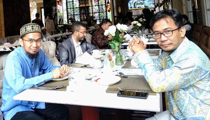 Foto M. Nurcholis Ridwan bersama Ustadz Adia Hidayat
