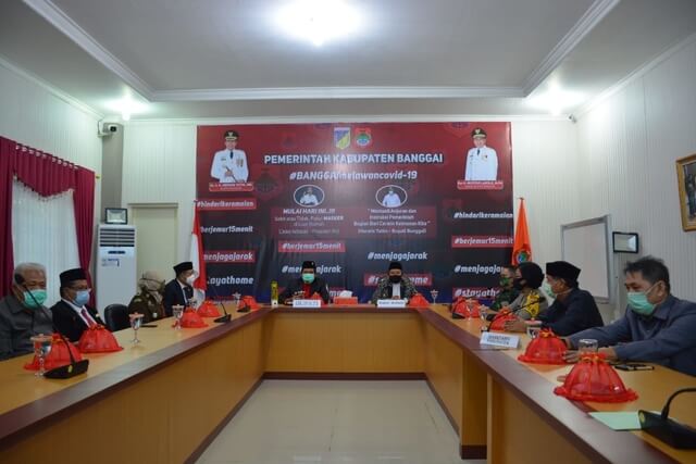 Foto Bupati Banggai H. Herwin Yatim saat mengikuti upacara peringatan Hari Lahir Pancasila 1 Juni 2020 secara virtual bersama Presiden RI, Senin (1/6/2020). Foto : Diskominfo Banggai