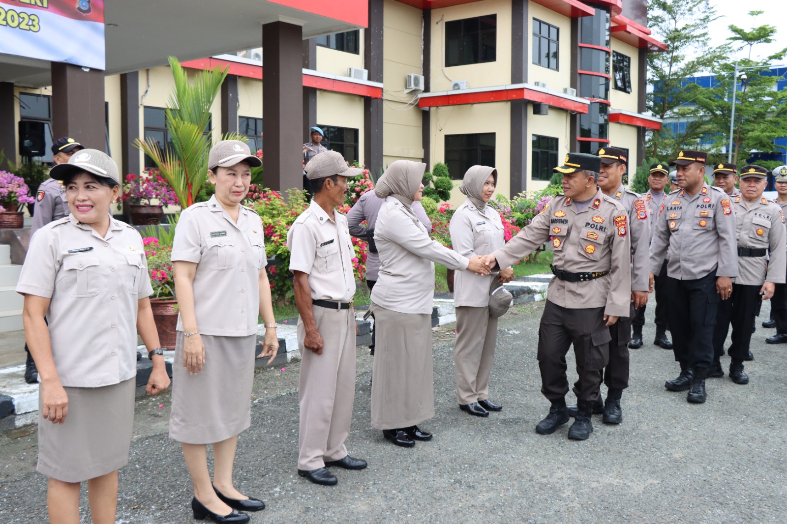 Wakapolres Banggai Kompol Margiyanta, SH, MH Pimpin Upacara Kenaikan Pangkat PNS Polri 