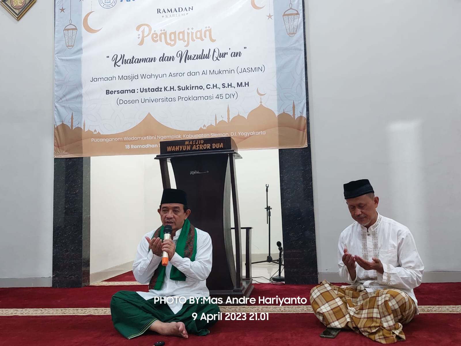Jamaah Masjid Wahyun Dua & Masjid Al-Mukmin Pucanganom sukses mengadakan Pengajian Khataman Quran dan Nuzulul Quran