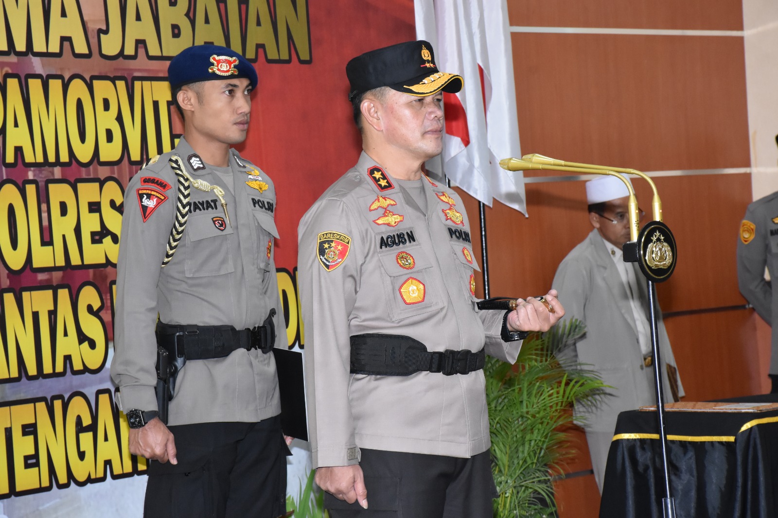 Kapolda Sulteng Irjen Pol Agus Nugroho memimpin pelantikan dan serah terima jabatan (sertijab) 4 pejabat utama (Pju) dan 2 Kapolres