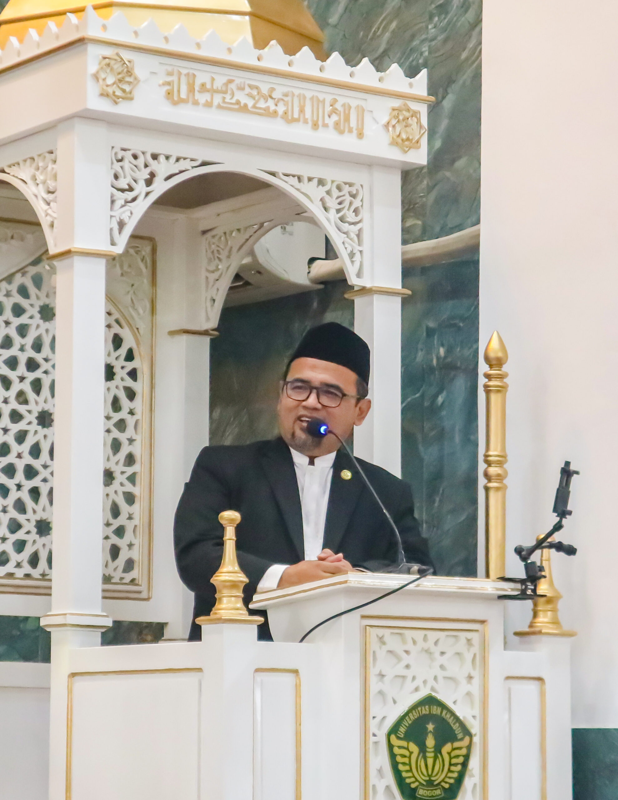 Rektor Universitas Ibn Khaldun Bogor Prof. Dr. H.E. Mujahidin, MS.i., Buka Bersama Civitas Akademika UIKA di Masjid Raya Al-Hijri II, Komplek Kampus UIKA Tanah Sareal Bogor