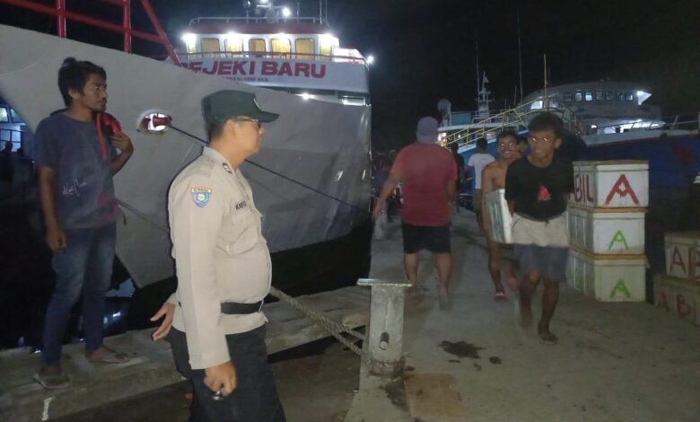 Jelang Nataru, Polisi Awasi Mobilisasi Penumpang dan Barang di Pelabuhan Rakyat Luwuk